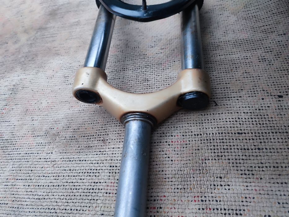 Вилка велосипедная SR Suntour