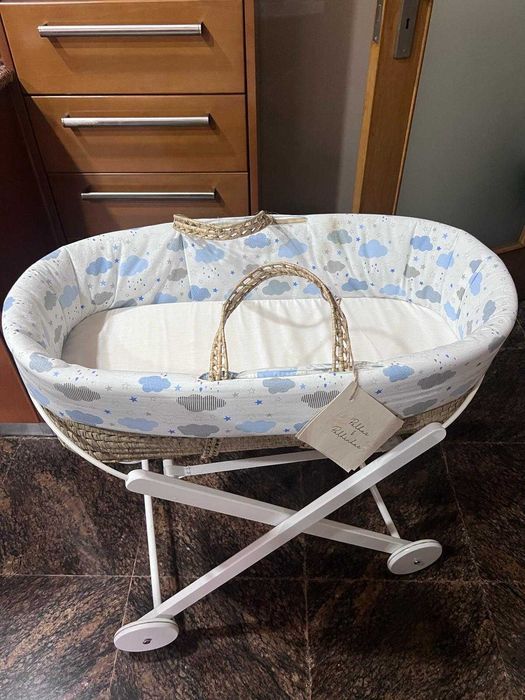 Berço de bebé com rodas