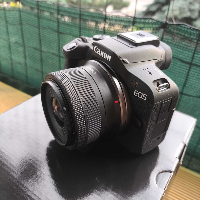 Aparat Canon EOS R50 + Obiektyw 18-45mm