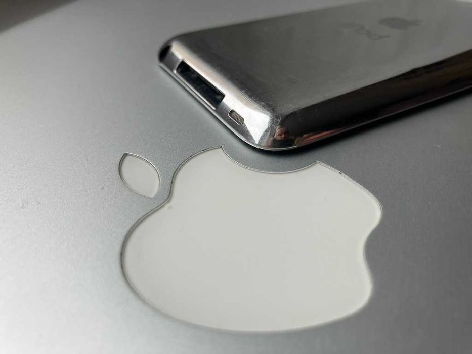 Apple iPod touch 4-gen \ ЦАП Cirrus Logic \ Акумулятор 35 годин програвання музики