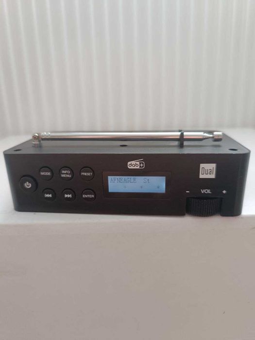 Радіоприймач Dual.
