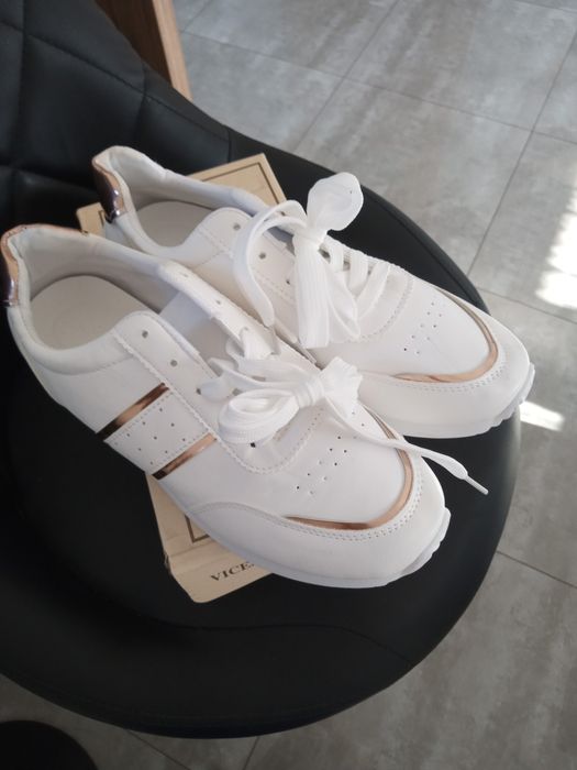 Białe adidasy roz.38