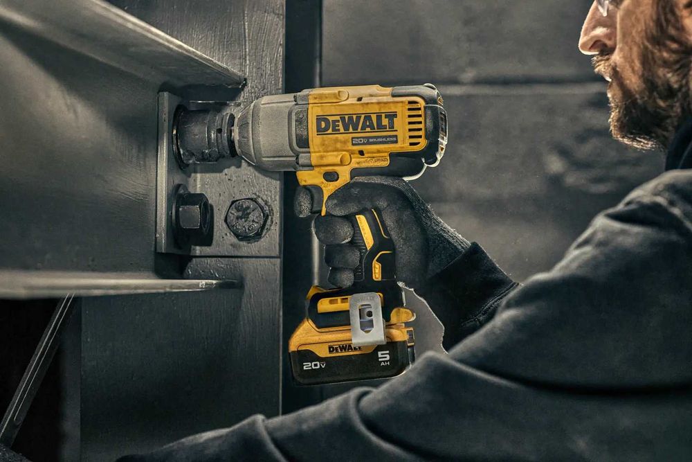 Аренда ударного гайковерта DeWALT DCF900 — без залога, доставка Харьков
