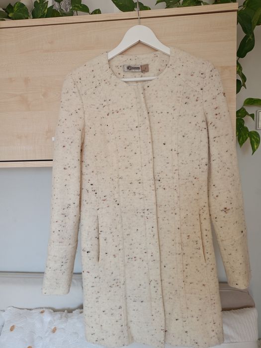 Płaszcz kremowy Stradivarius S suwak