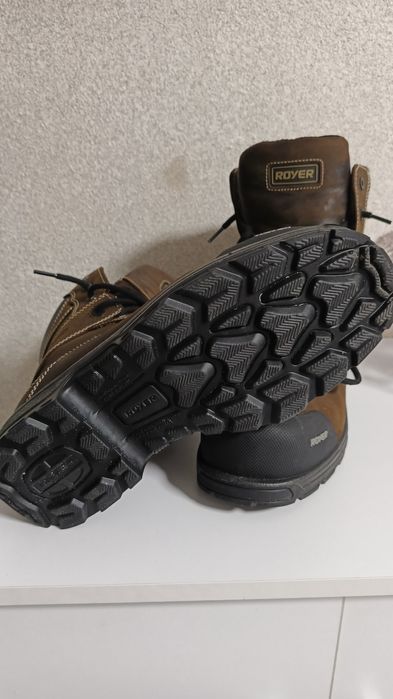 Продам робоче взуття (берці)