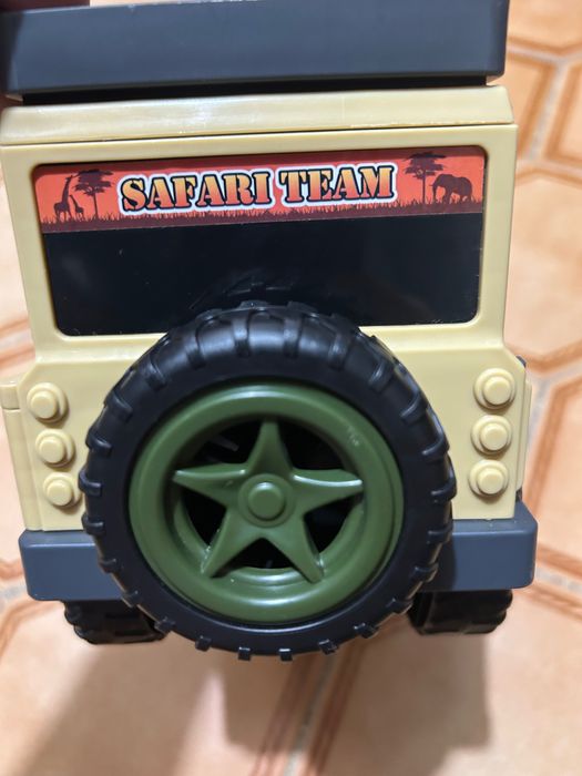 Camião Safari de 35cm com luzes e sons