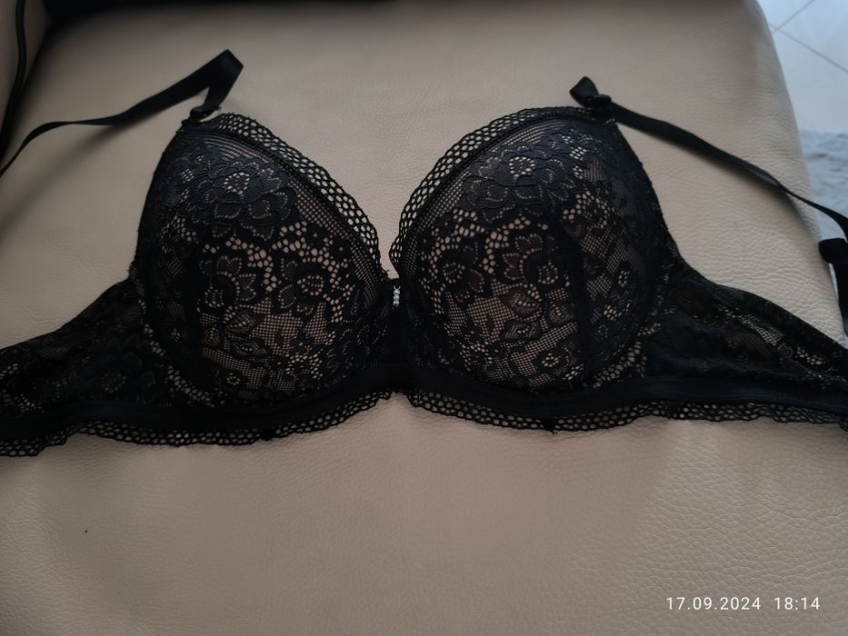 Sprzedam czarny koronkowy stanik