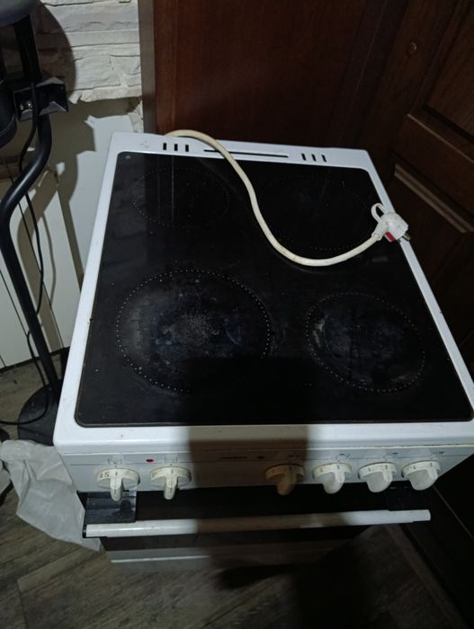 Електрична, скло керамічна плитка Мora.