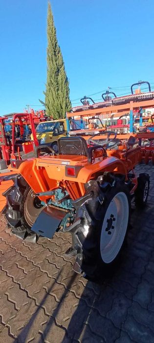 Campanha de Natal: Trator Kubota Bulltra ZB1-17+ 4 alfaias POUPE 1250€