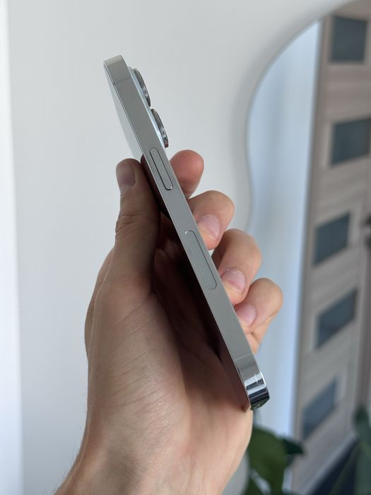 iPhone 14 Pro 128 gb Rsim є фізичний слот