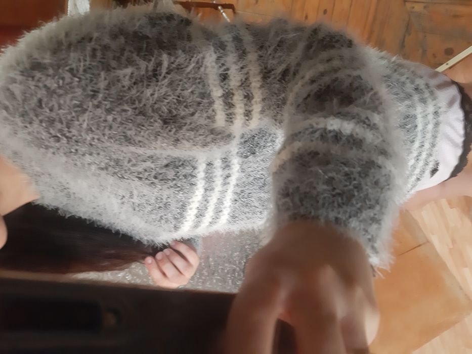 Sweterek z miękkiego materiału