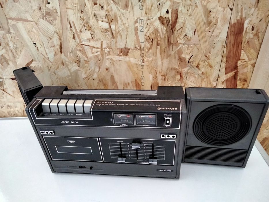 Rádio HITACHI antigo