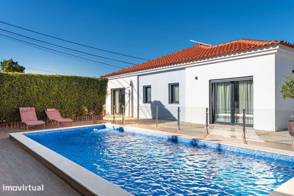 Excelente Moradia térrea Semi nova com piscina na Moita