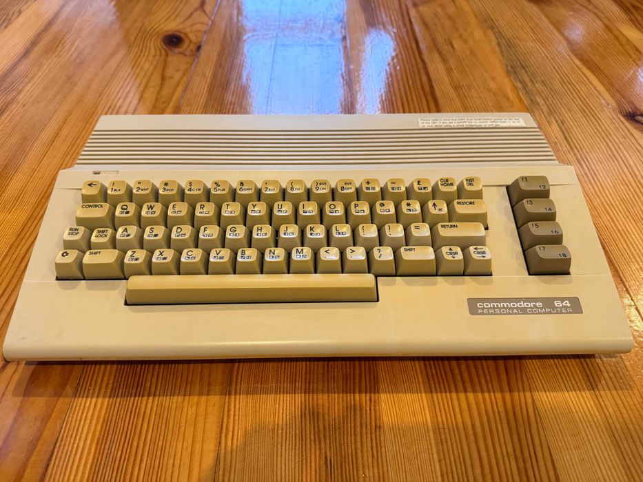 Commodore 64C sprawny – kultowy retro komputer – stan bardzo dobry #2