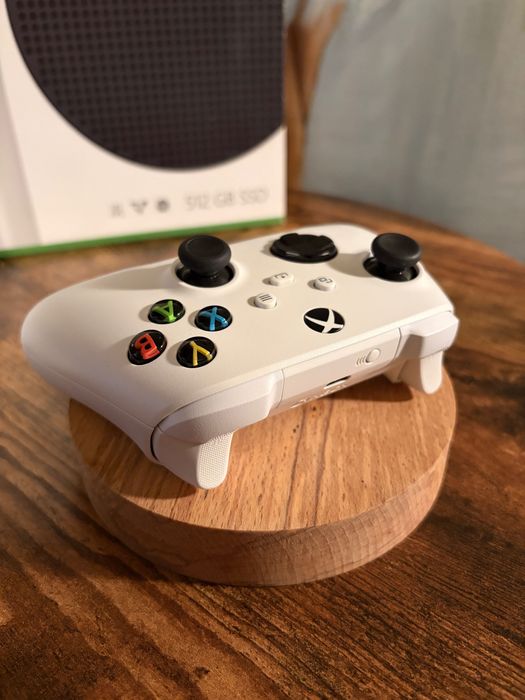 Xbox Series S pad, pudełko, kable