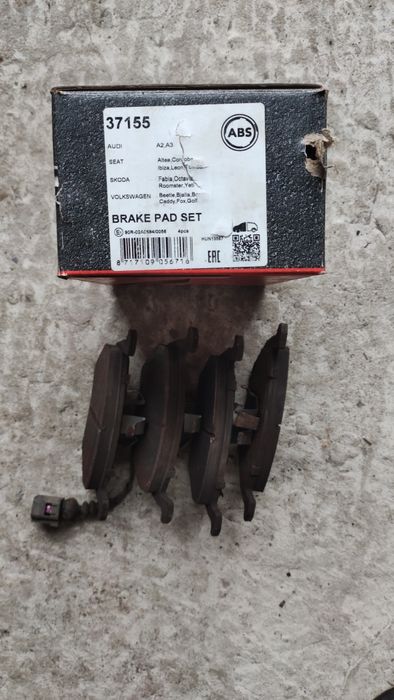 Гальмівні колодки передні ABS комплект 37155 Golf Bora Caddy Octavia