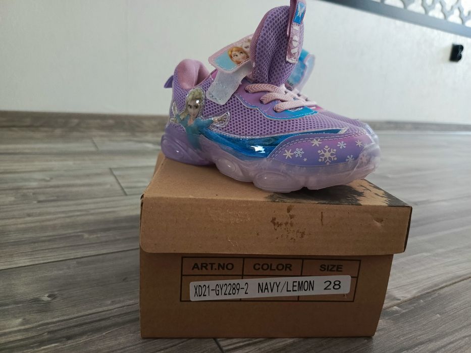 Buty Frozen na stopę 15 cm świecą