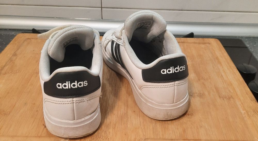 Tenis Adidas tamanho 35