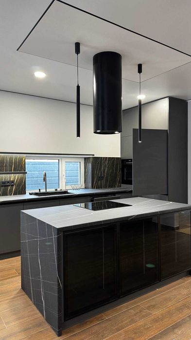 Продаж двоповерхового будинку з сучасним проектом ремонтом та меблями