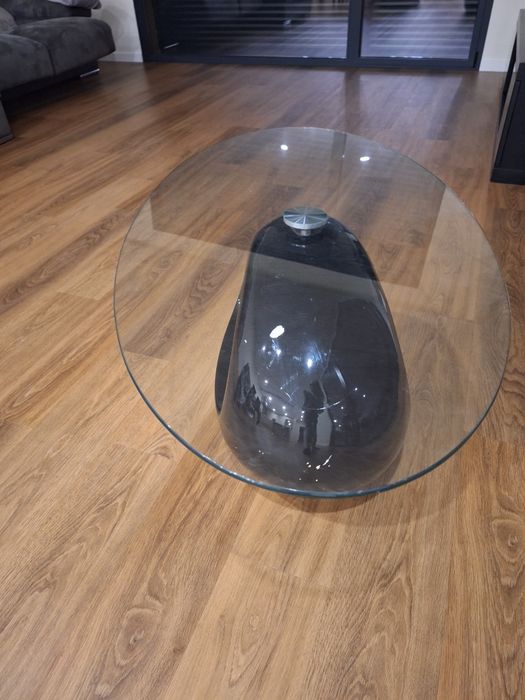 Mesa de centro / apoio (Tampo de vidro, base preta)