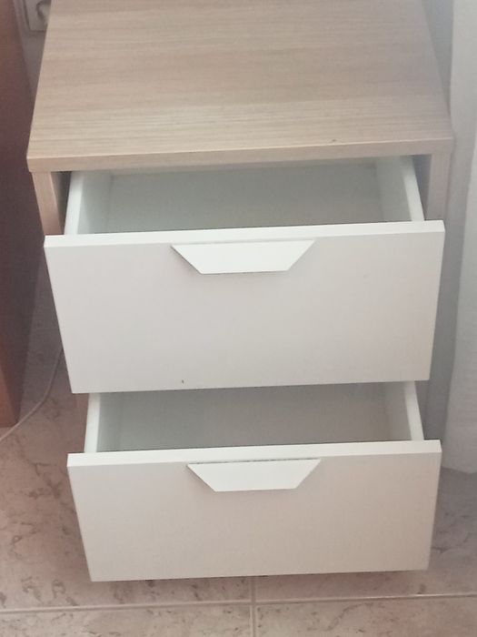 Mesa de cabeceira (Duas)