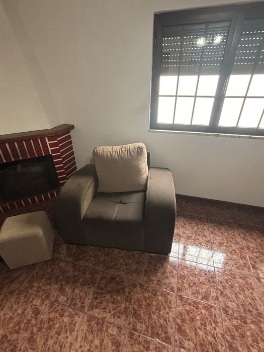 Sofá e poltrona 3+1 e 2 bancos