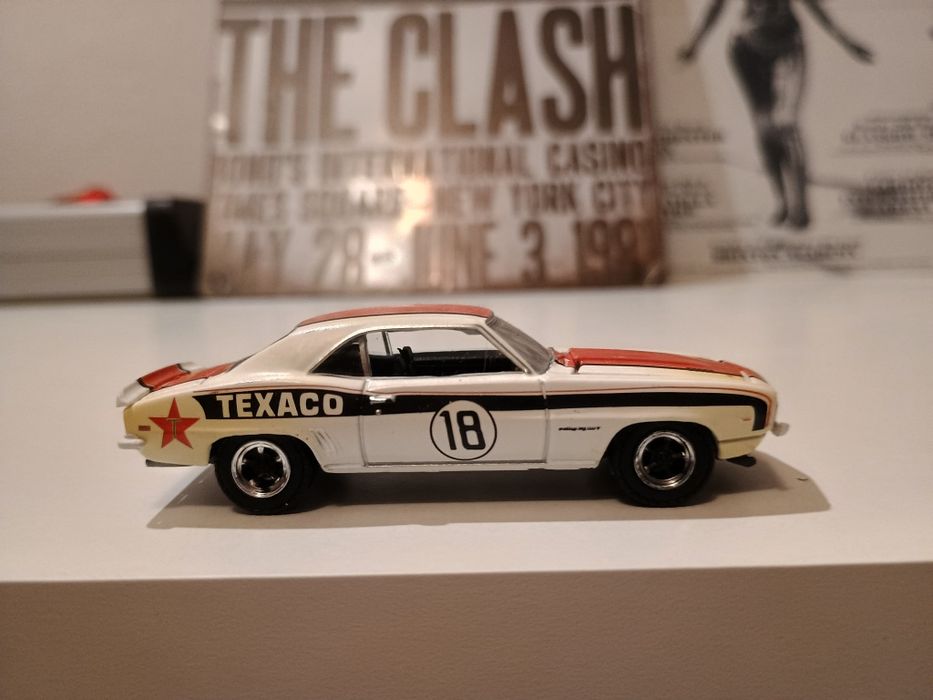 Greenlight 1:64 Chevrolet Camaro RS
