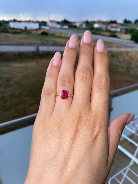 Anel de ouro com zirconias