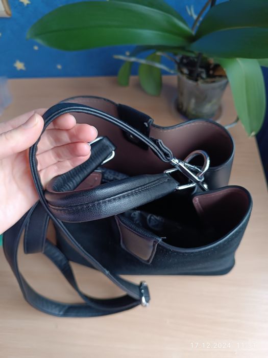 Класична чорна ,замшева сумка