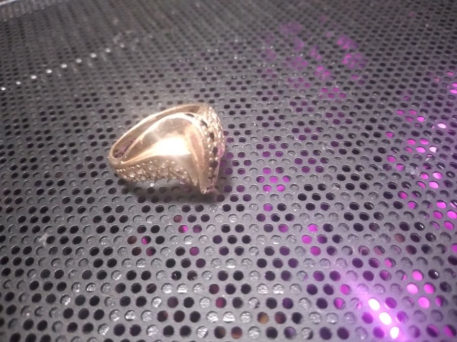 Продам кольцо женское