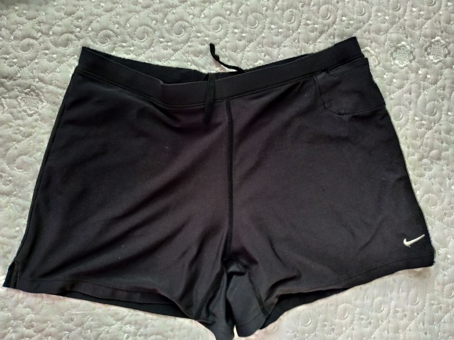 Шорты женские  р. М-Л спортивные Nike