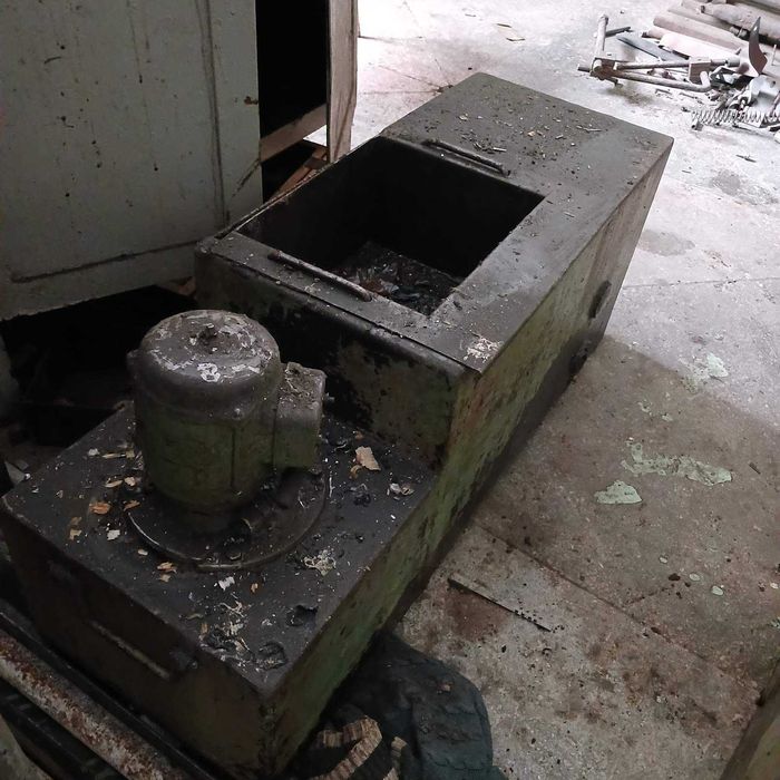 СОЖ насос. для охолоджувальної рідини разом із баком.