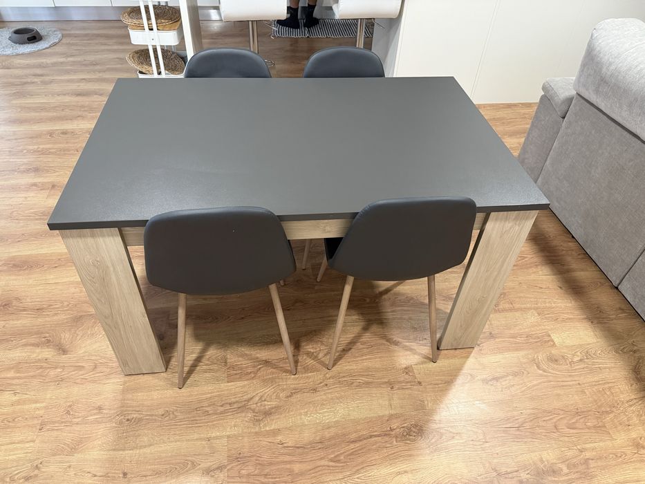 Conjunta mesa extensivel + 4 cadeiras URGENTE