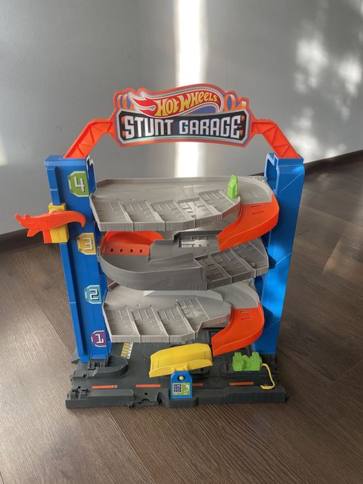 Іграшковий гараж для машинок Klein Hot Wheels чотириповерховий