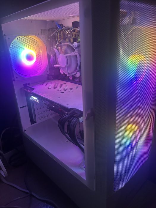 Komputer biały custom gamingowy