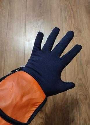 Сенсорные функциональные перчатки с защитой от непогоды.
INOC