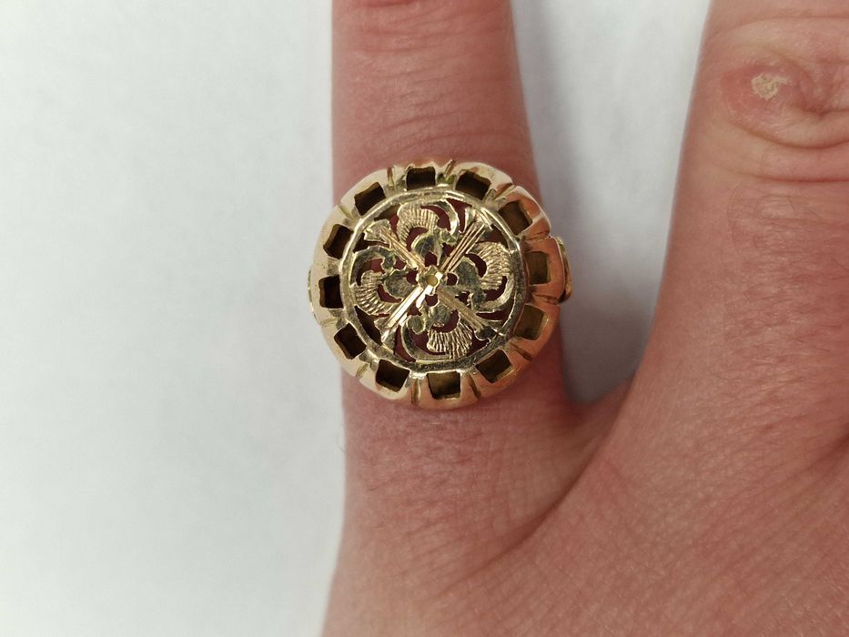 Złoty pierścionek/ 585/ 5.32 gram/ R12/ XX wiek/ praca ręczna