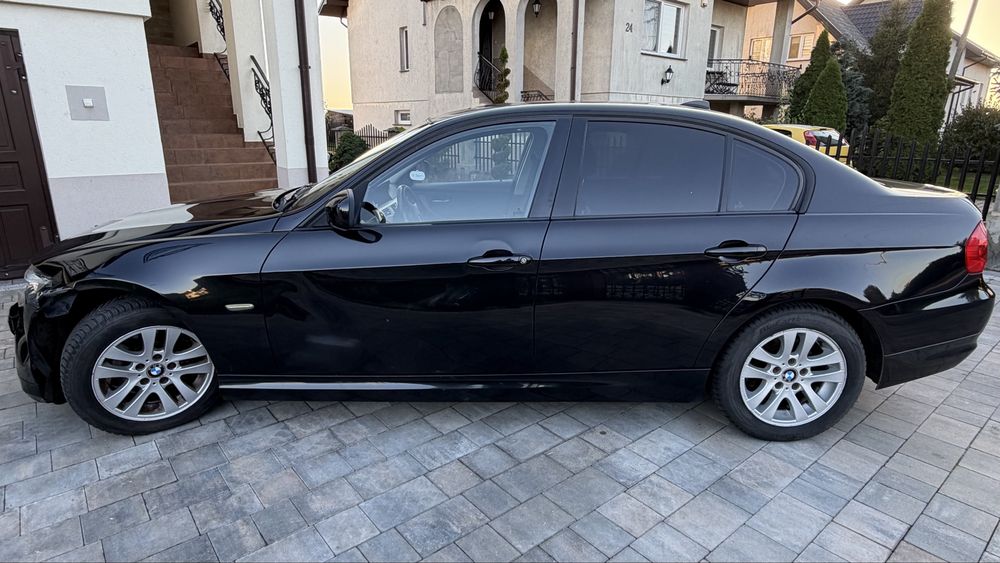 Bmw e90 318i 2010r navi xenon szyberdach automat