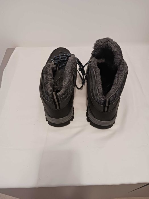 Vendo botas antiderrapantes n.43 novas com forro de feltro