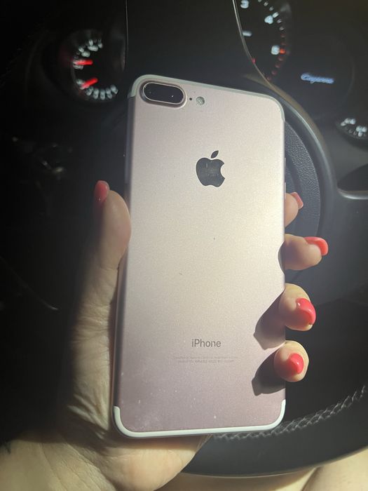 Продам Iphone 7 плюс