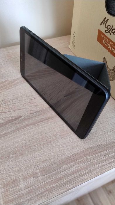 Tablet 7" Kruger&Matz Eagle 702 (LTE, 2/16GB), KM0702. Sam tablet + nóżki Wozinsky
