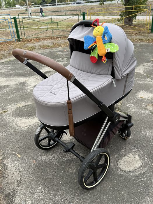 Продаю детскую коляску Cybex 2  в 1
