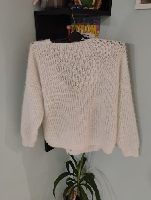 Biały kardigan S. M.