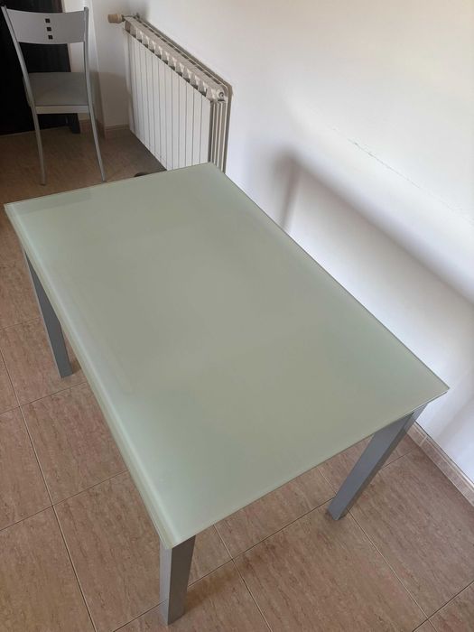 Mesa de Vidro Extensível – Ótimo Estado