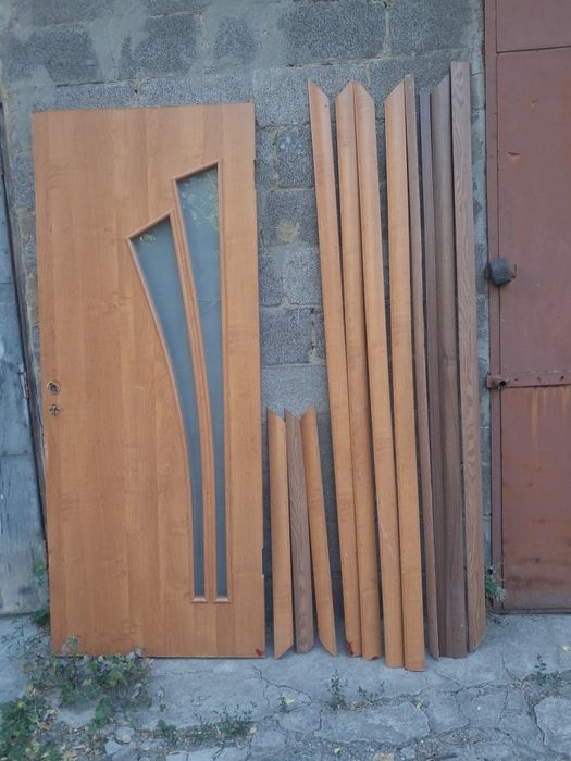 Продам межкомнатные двери 2 штуки 2000×800