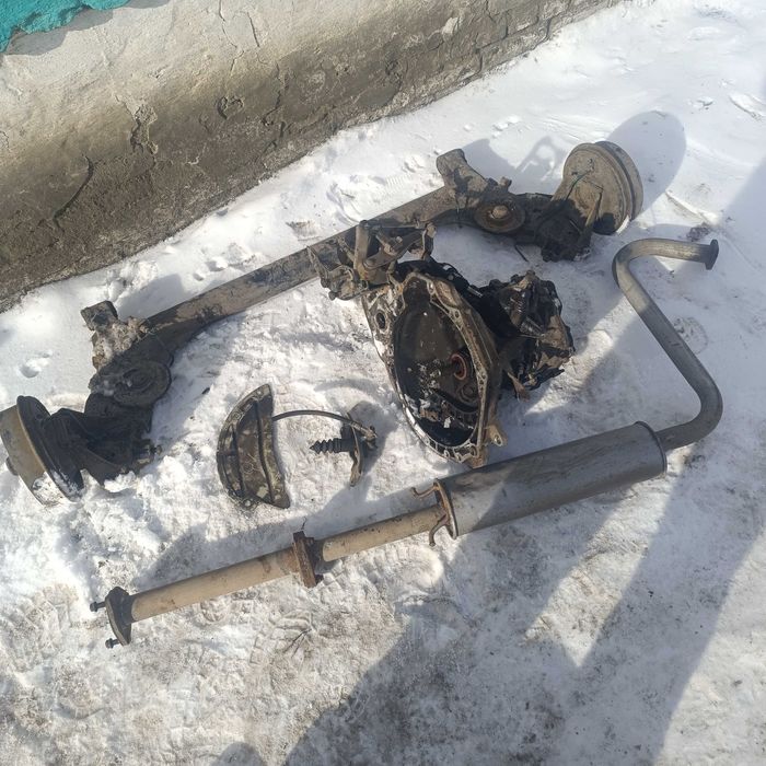 Двигун заз ланус і деякі деталі по ходовій частині