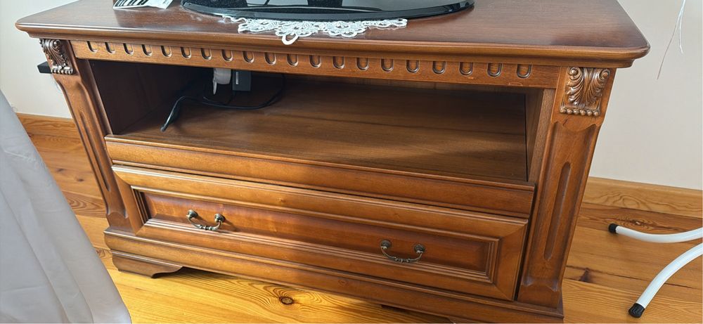 Szafka, stolik pod tv.