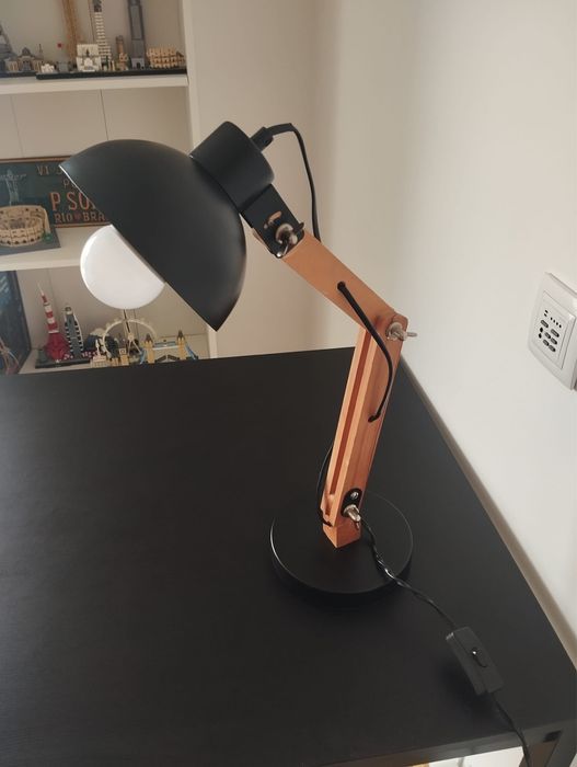 Candeeiro de mesa preto