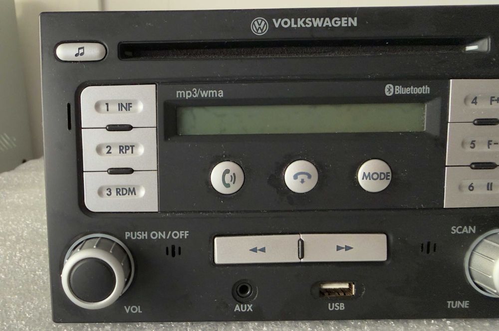 Rádio Original Volkswagen 000051218B – Bluetooth / USB / AUX / CD MP3
