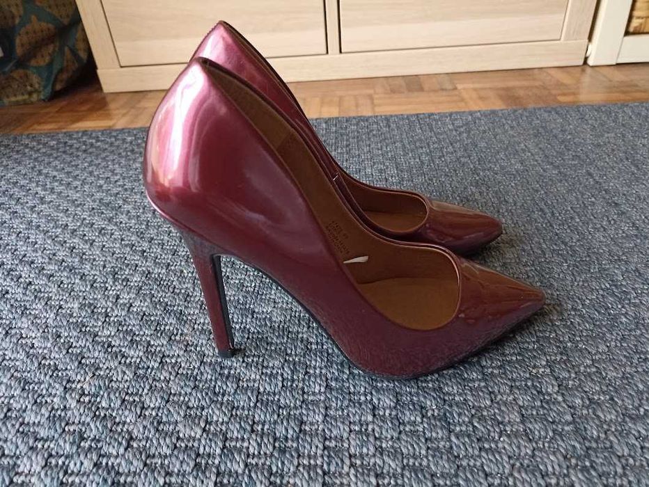 Sapatos Bordeaux, com salto